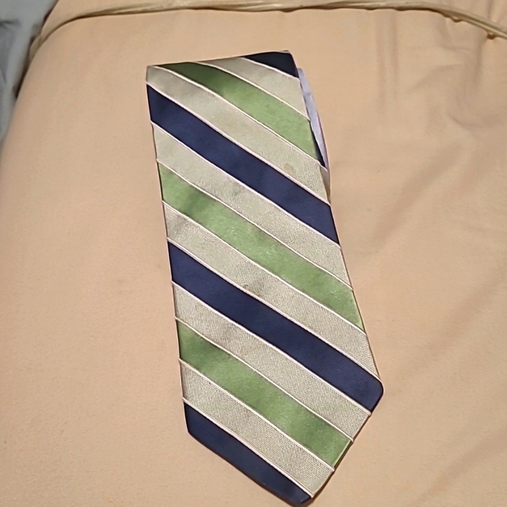 Hilfiger pre-owned men's necktie green & black stripes color